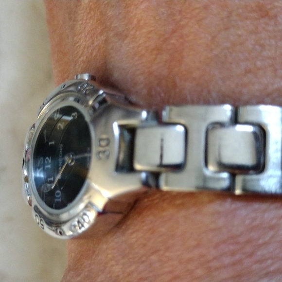 Shannon's quartz watch. - Picture 2 of 6
